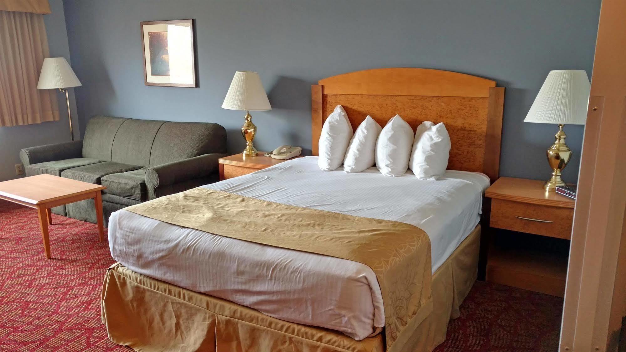 Boarders Inn & Suites By Cobblestone Hotels Сьюпириор Экстерьер фото