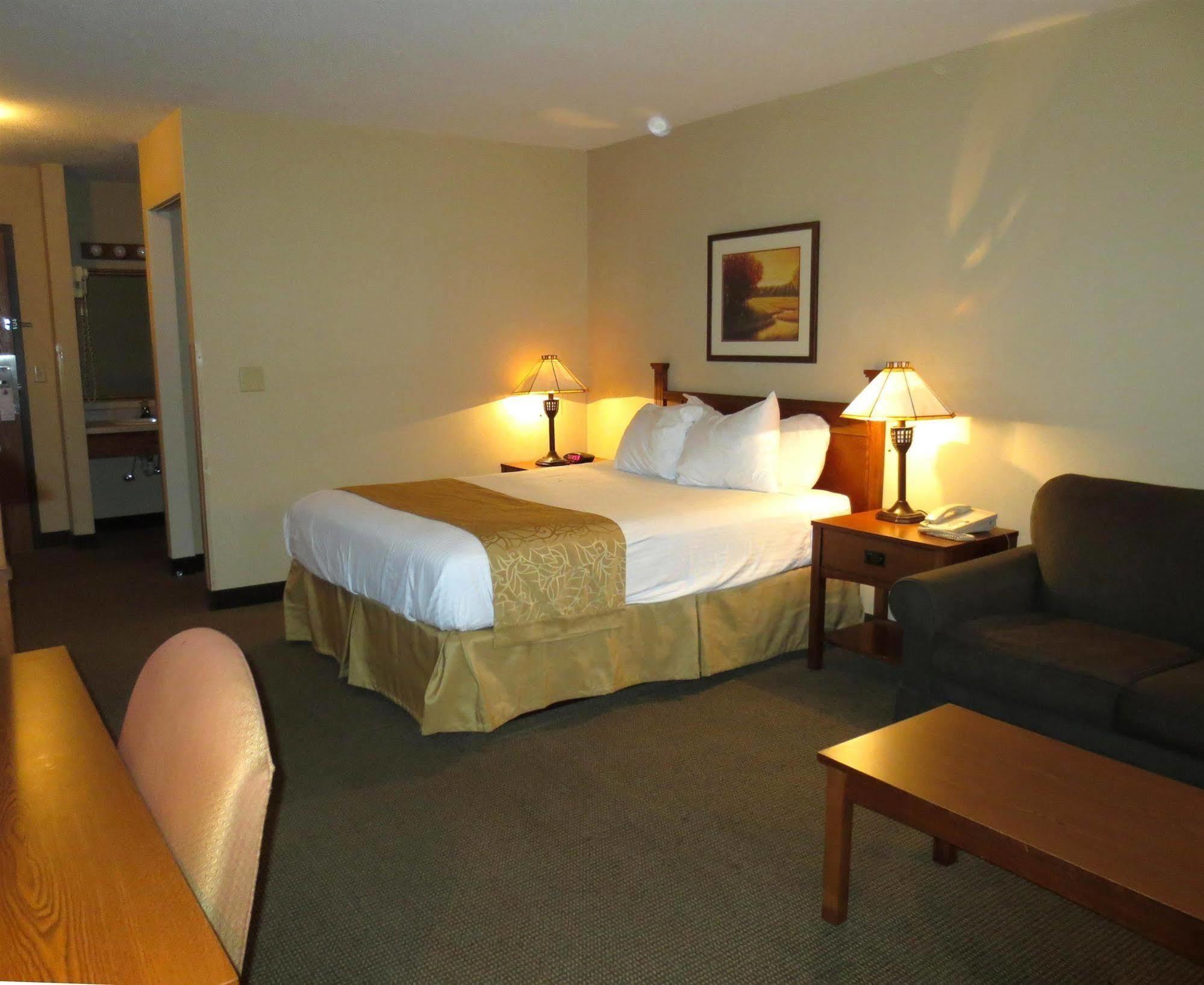 Boarders Inn & Suites By Cobblestone Hotels Сьюпириор Экстерьер фото
