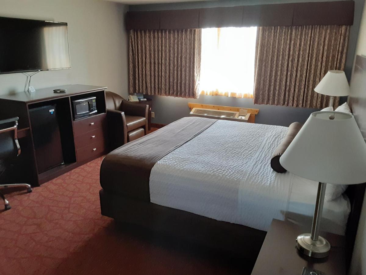 Boarders Inn & Suites By Cobblestone Hotels Сьюпириор Экстерьер фото